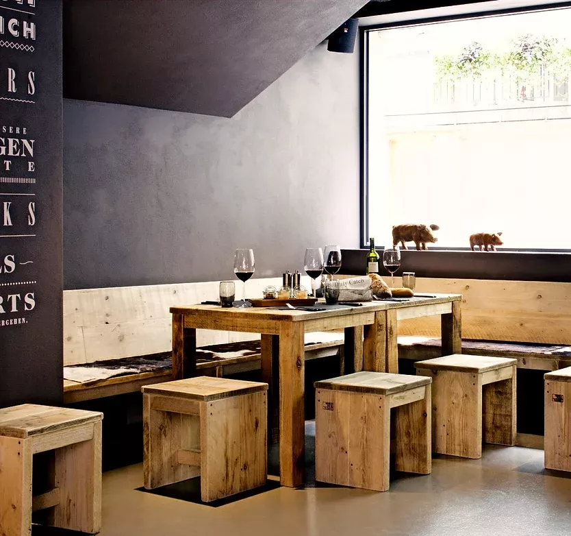 hocker-bono-1_large_x2_MhpyHXBtkh