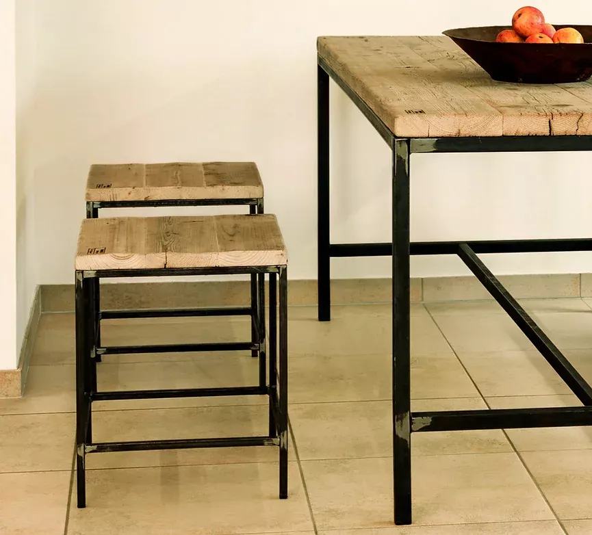 hocker-nero-1_large_x2_FEmGFCtie5